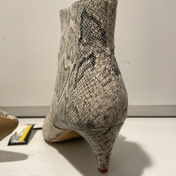 🐍NWT Express Faux Snake Skin Booties. - Picture 3 of 9